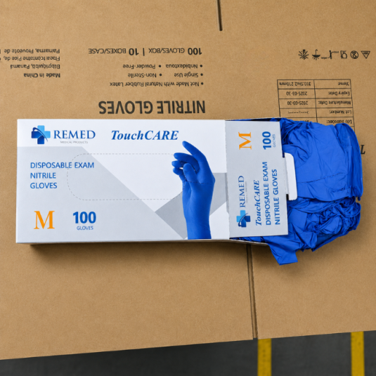 Guantes de nitrilo en Display REMED TouchCARE (10 cajas de 100 uds). Libres de polvo y látex, ambidiestros para examen médico. ¡Asegura tu stock en Panamá aquí!